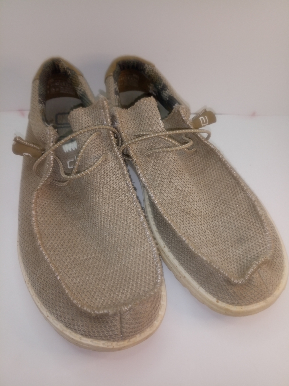 Hey Dude Wally Sox Sand Slip On Casual Comfort Loafer Men's 9 Pre-loved NO BOX